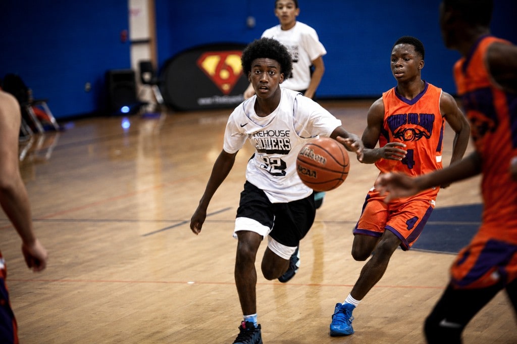 Firehouse Cavaliers player driving to the basket at Super6